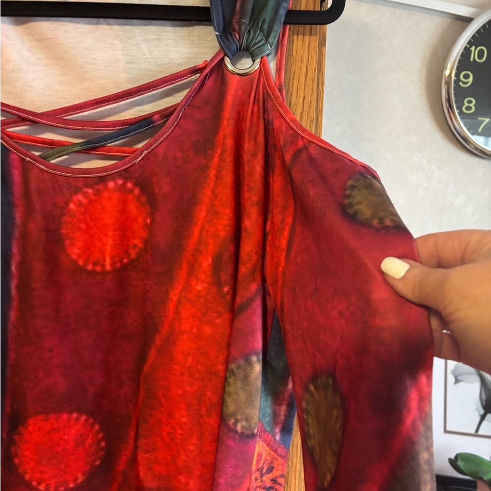 Cold shoulder top - Picture 2 of 3